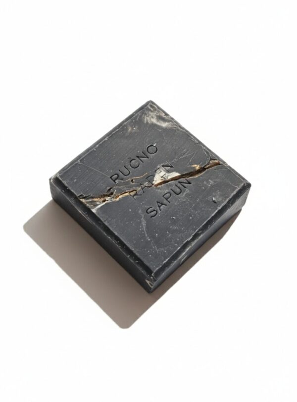 01 LIČKI CRNI • sapun ugljen & čajevac